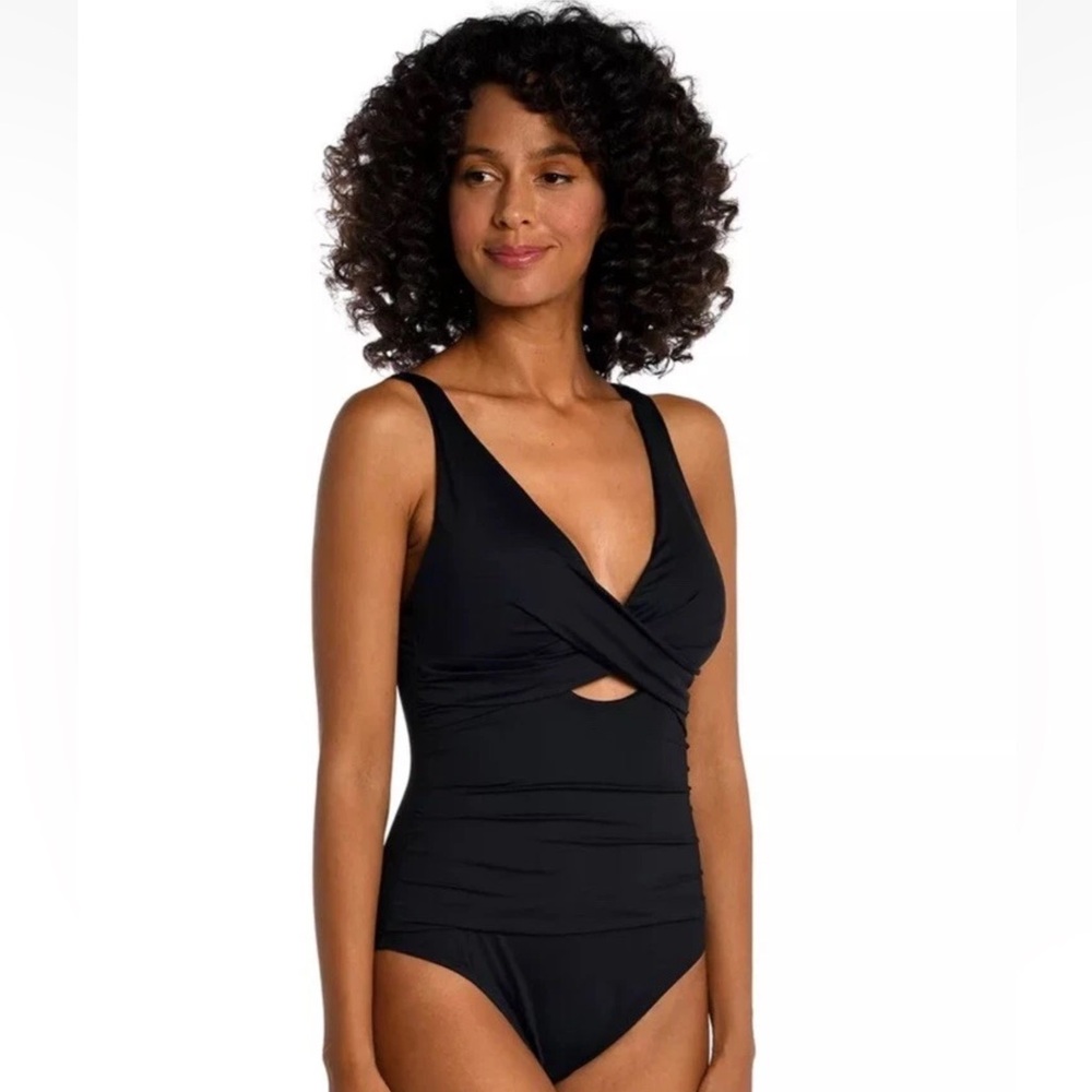 La Blanca Island Goddess Twist Keyhole One Piece Swimsuit Black